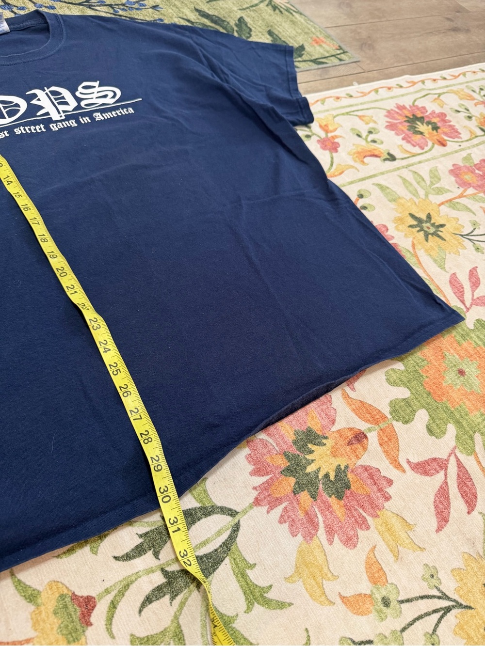 Vintage Gildan COPS Largest Street Gang Graphic T Shirt Men’s XXL Like New - Picture 5 of 10